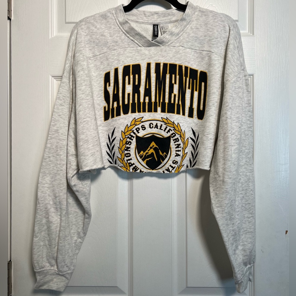 NWOT H&M Divided Cropped Sacramento Sweatshirt - Picture 1 of 5